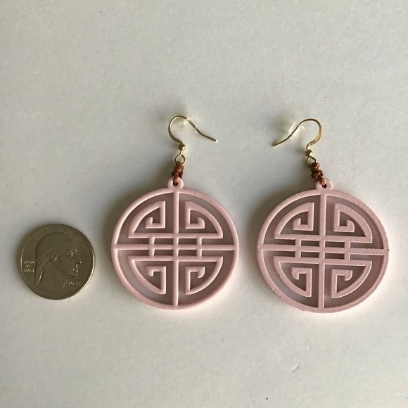 TAGUA Nut Medallion Earrings Asian-Style Pink Lacquer Open Work Lightweight NEW - Picture 10 of 14